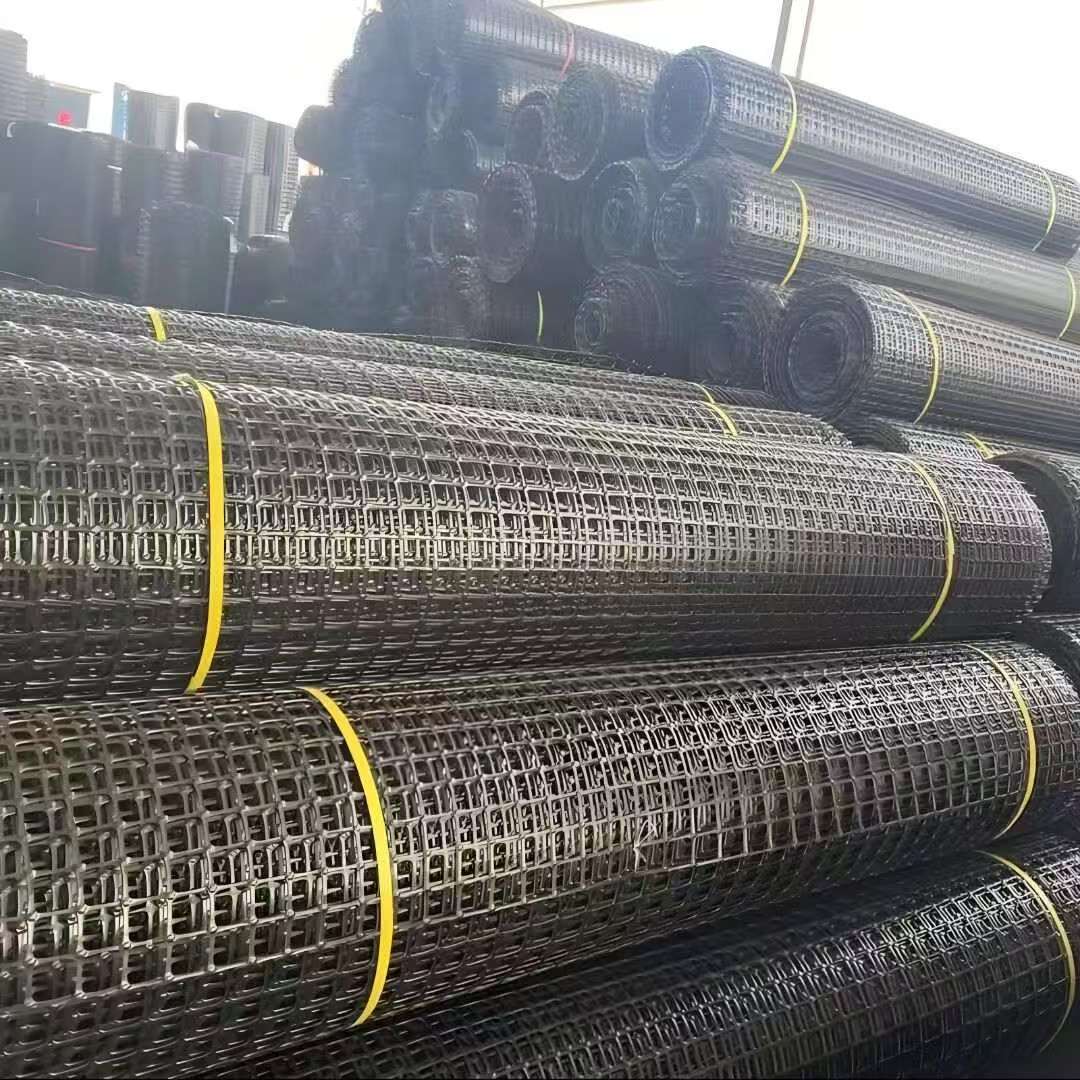 Geomalla de polipropileno para la construcción de carreteras, subrasante y refuerzo de suelos.