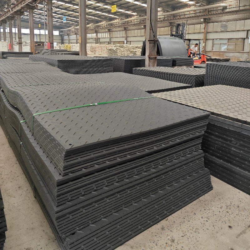 Alfombras de PE para caminos en terrenos blandos, zonas fangosas y accesos a obras de construcción.